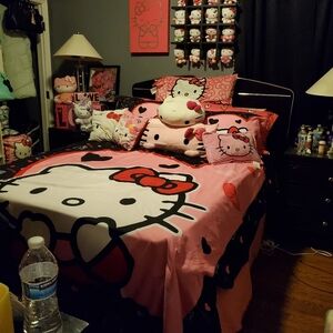 Hello kitty sheet set. pink, red and black. 1 Queen duvet & 2 Pillowcase…